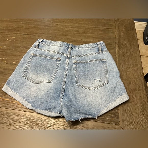 Hammer Jeans Los Angeles distressed denim Jean Shorts size Large 
NWT - Picture 8 of 9